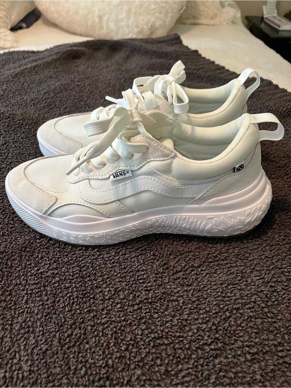 Vans women’s size 7 running shoes - Picture 2 of 6